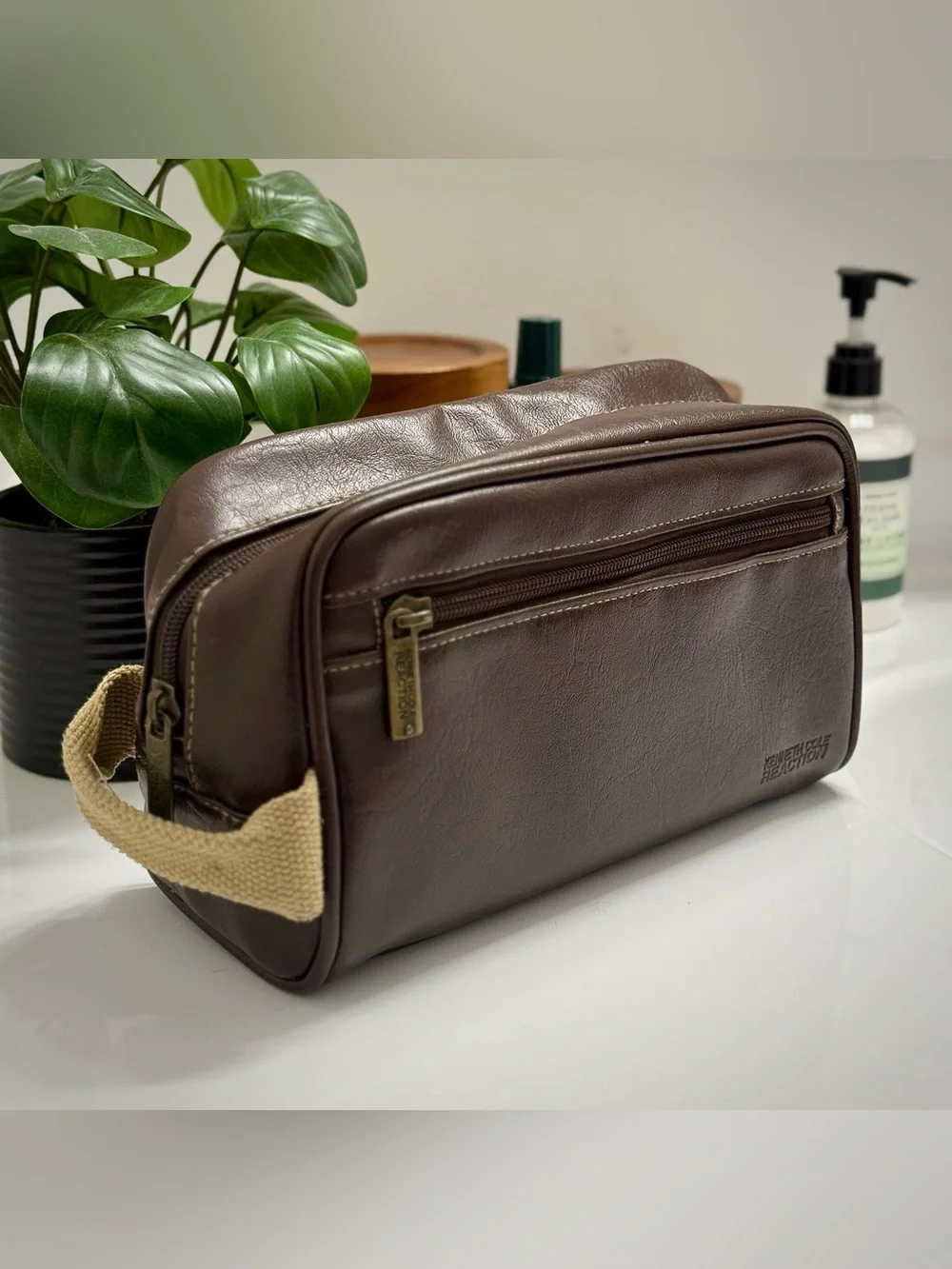 Kenneth Cole Reaction Men’s Brown Leather Toiletry Bag